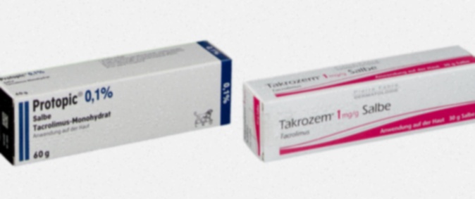 Commander Tacrolimus générique - Illustration d'une gélule et d'une balance